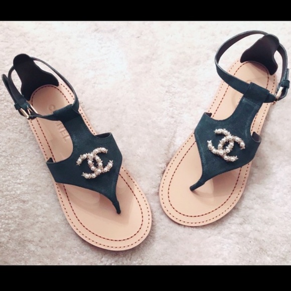 Chanel Navy Suede Thongs With Pearl Interlocking CC Size 40 - Picture 2 of 14